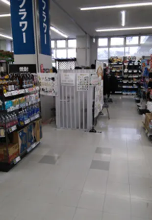 【サンデー山形北店】屋内作業衣料売場前 食物販やプロモーション等の出店に最適なホームセンター店内のイベントスペース