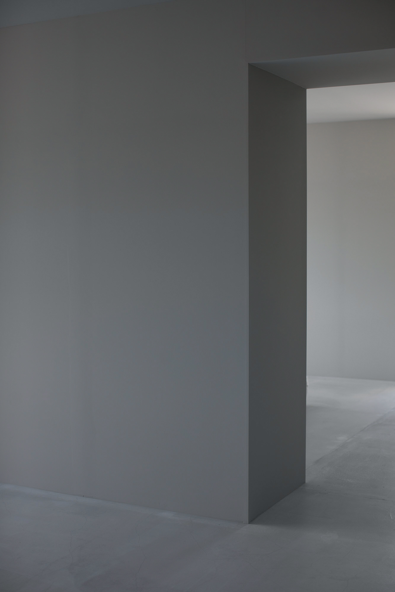 【祐天寺駅5分/3F】明るいトーンのスムースモルタルの床と淡いグレーの壁、洗礼された印象のベッドルームが印象的な撮影スタジオの画像14