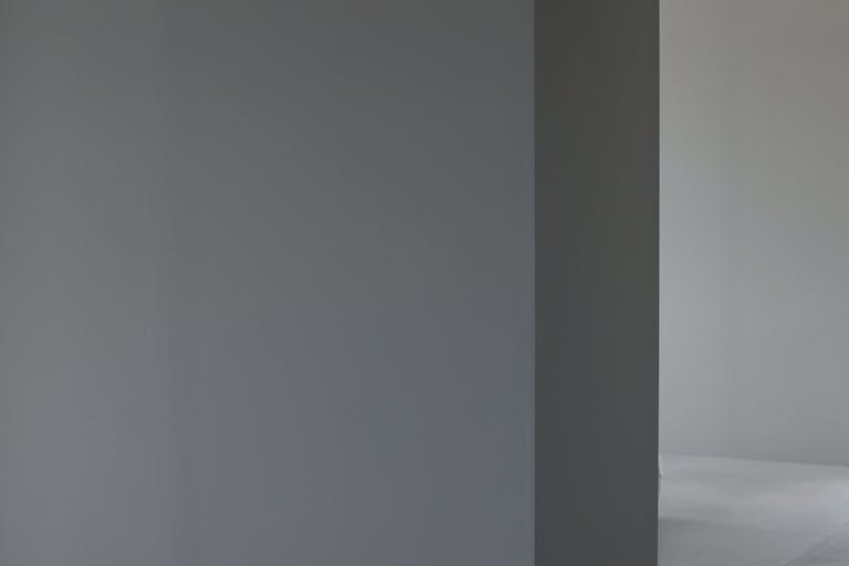 【祐天寺駅5分/3F】明るいトーンのスムースモルタルの床と淡いグレーの壁、洗礼された印象のベッドルームが印象的な撮影スタジオの画像14