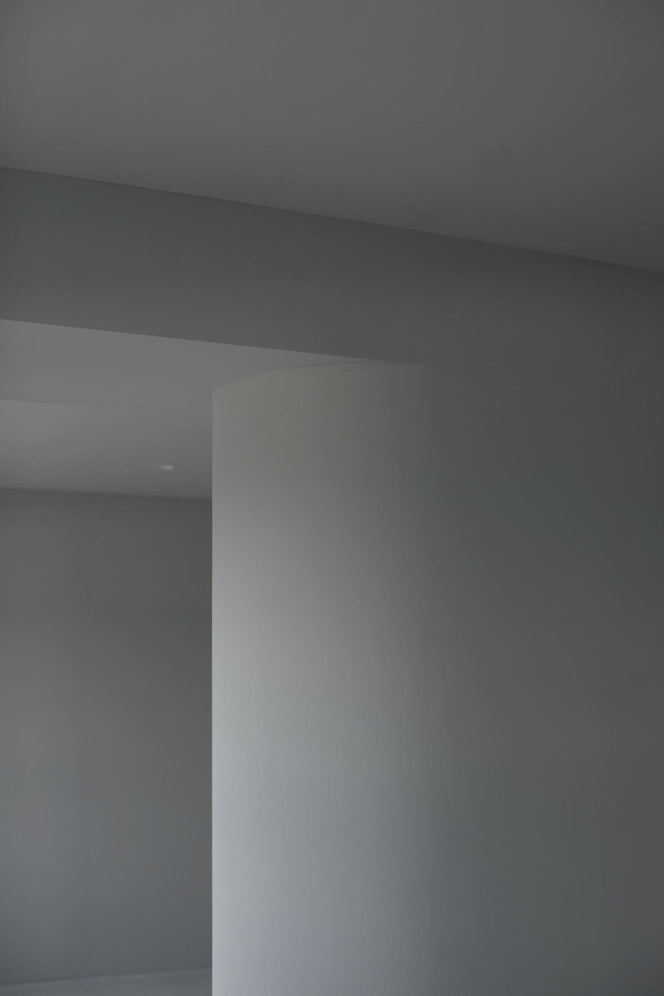 【祐天寺駅5分/3F】明るいトーンのスムースモルタルの床と淡いグレーの壁、洗礼された印象のベッドルームが印象的な撮影スタジオの画像13