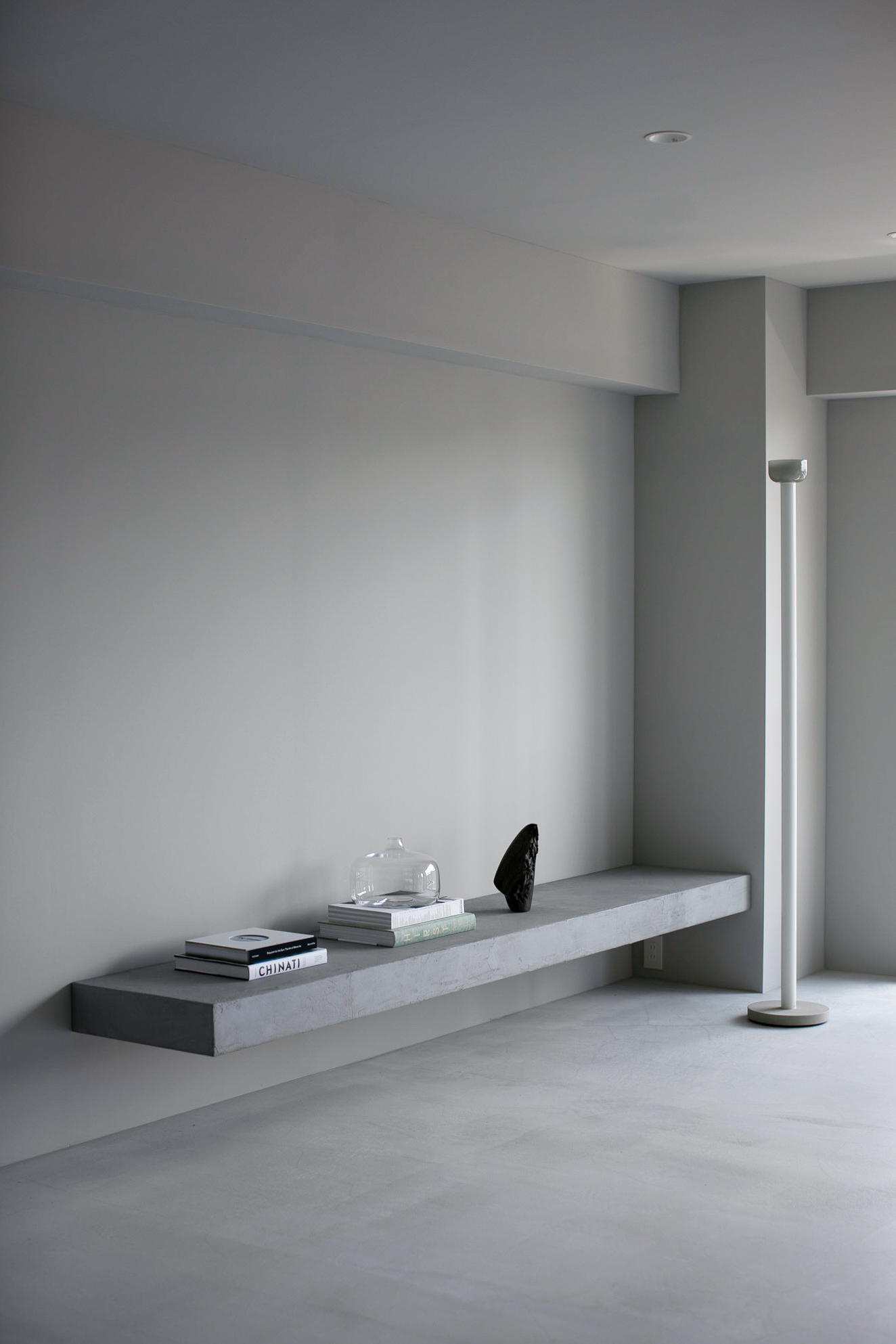 【祐天寺駅5分/3F】明るいトーンのスムースモルタルの床と淡いグレーの壁、洗礼された印象のベッドルームが印象的な撮影スタジオの画像7