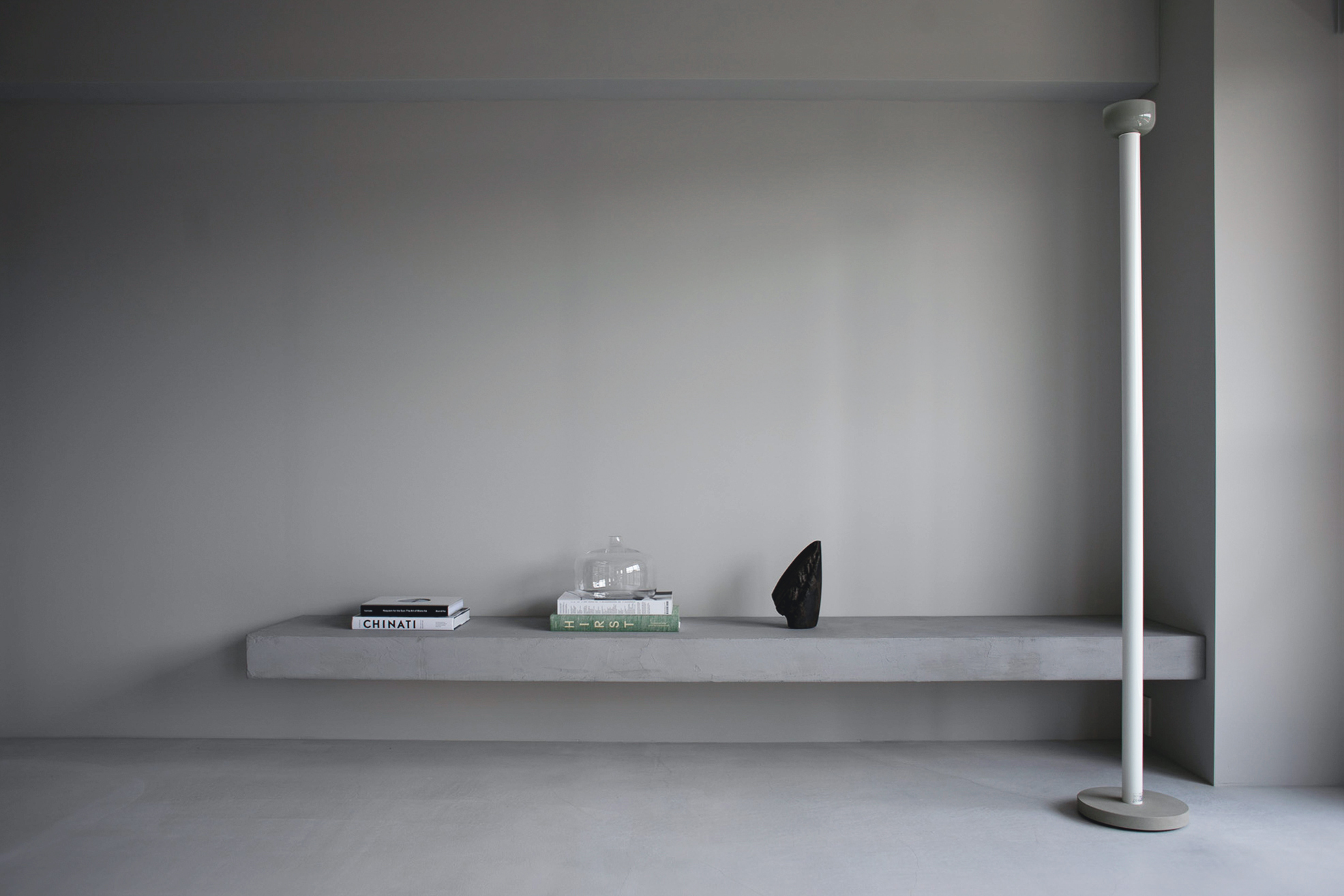 【祐天寺駅5分/3F】明るいトーンのスムースモルタルの床と淡いグレーの壁、洗礼された印象のベッドルームが印象的な撮影スタジオの画像8