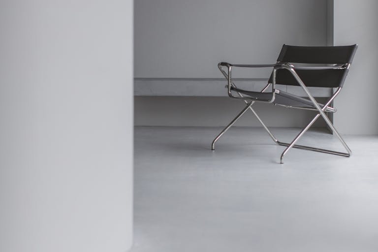 【祐天寺駅5分/3F】明るいトーンのスムースモルタルの床と淡いグレーの壁、洗礼された印象のベッドルームが印象的な撮影スタジオの画像10