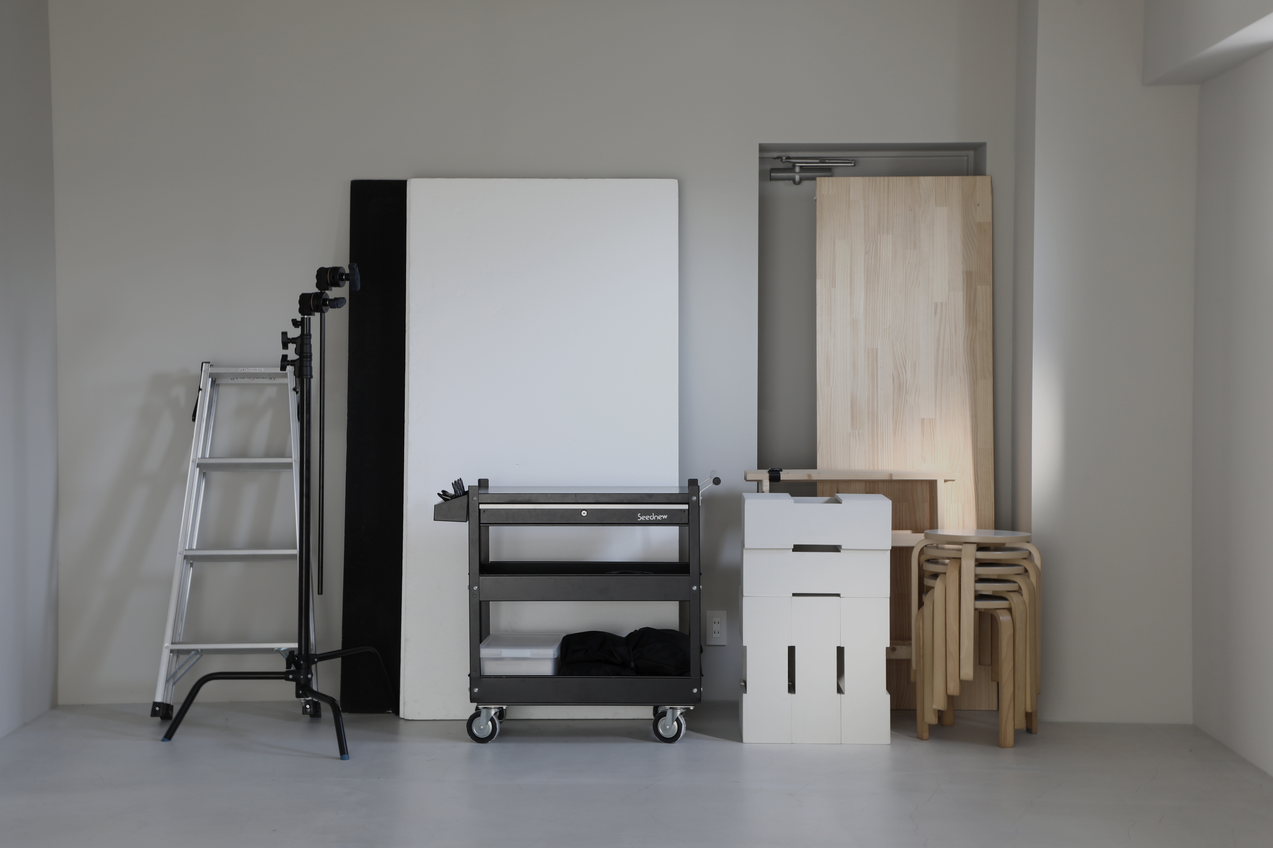 【祐天寺駅5分/3F】明るいトーンのスムースモルタルの床と淡いグレーの壁、洗礼された印象のベッドルームが印象的な撮影スタジオの画像16