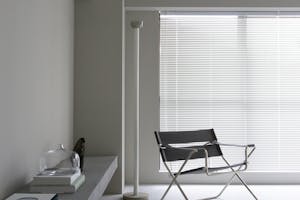 【祐天寺駅5分/3F】明るいトーンのスムースモルタルの床と淡いグレーの壁、洗礼された印象のベッドルームが印象的な撮影スタジオ