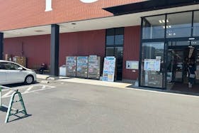 【スーパーセンターニシムタ人吉店】【スーパーセンターニシムタ人吉店FOOD&LIFE館】食物販や販促プロモーションに利用可能な1階フロアにあるイベントスペース