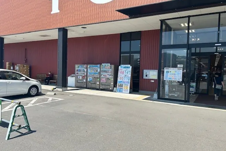 【スーパーセンターニシムタ人吉店】食物販や販促プロモーションに利用可能な店頭にあるイベントスペースの画像1