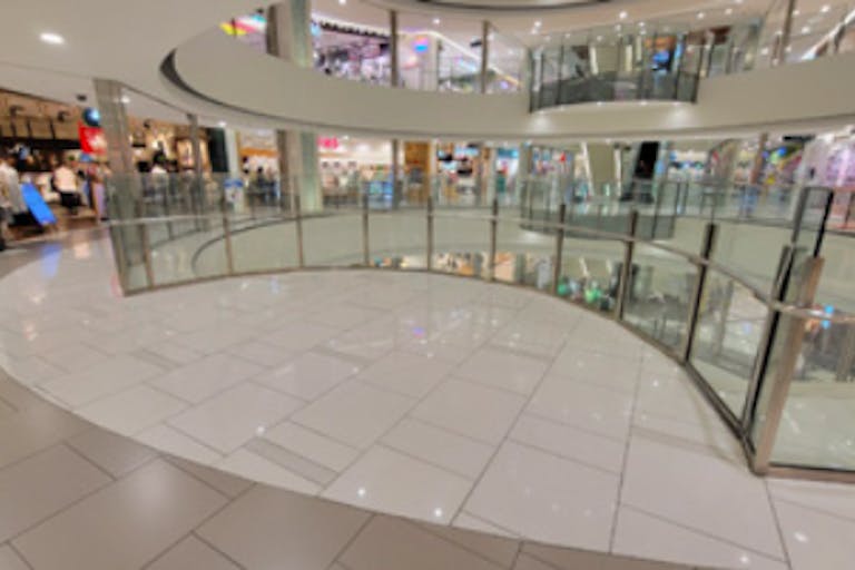 【神戸ハーバーランドumie(ウミエ)】VP設置場所「サウスモール3階ライトオン側」の画像1