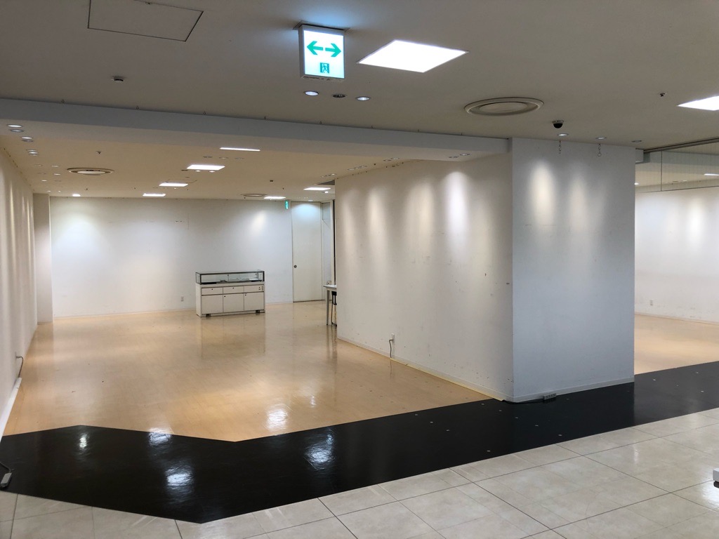 マルイファミリー海老名 5階 カレンダリウムc01 アニメイベントや絵画展などに向いてます ショップカウンター