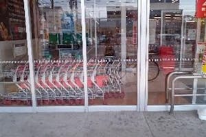 【西友 熱田三番町店】1階入口前軒先 プロモーション用途や物販、食物販のポップアップストアに最適なスーパー店内催事イベントスペース