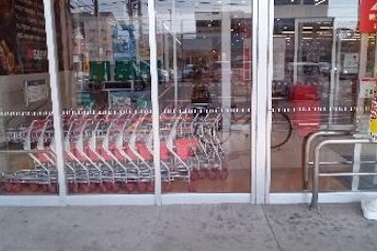 【西友 熱田三番町店】1階店舗入口横 軒下 プロモーション用途や物販、食物販のポップアップストアに最適なスーパー店内催事イベントスペースの画像3