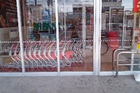 【西友 熱田三番町店】1階店舗入口横 軒下 プロモーション用途や物販、食物販のポップアップストアに最適なスーパー店内催事イベントスペース