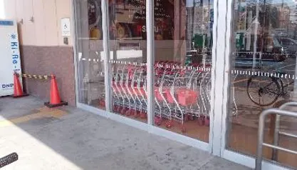【西友　熱田三番町店】1階店舗入口横 軒下　プロモーション用途や物販、食物販のポップアップストアに最適なスーパーの屋外催事イベントスペース