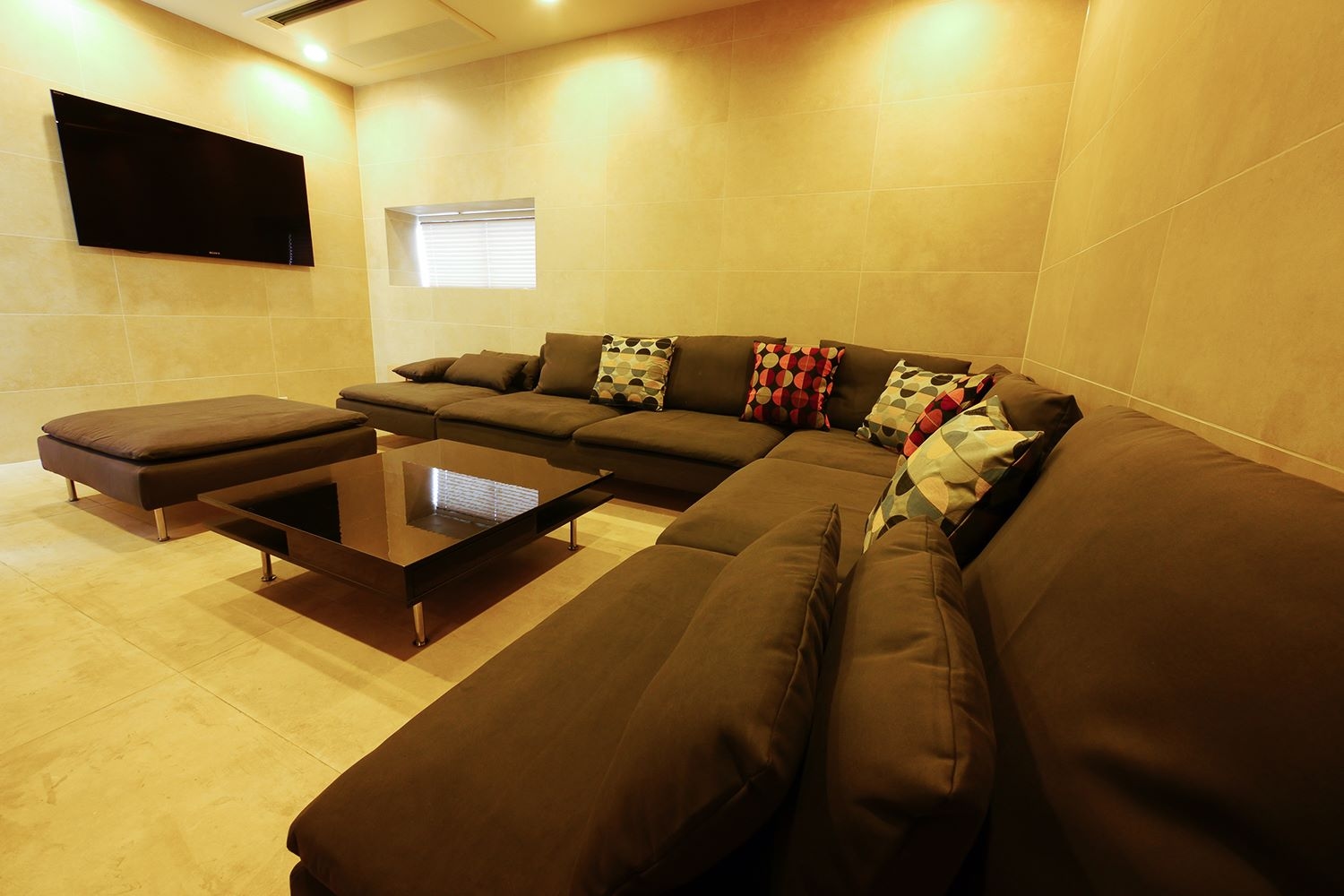 鍵付きの個室です。着替えや控えのお部屋としてもご利用いただけます。