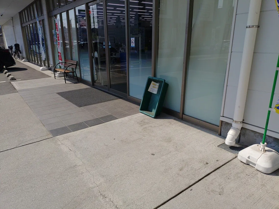 【フィッシングマックス南津守店】物販やプロモーションに最適な北側軒下のレンタルスペース