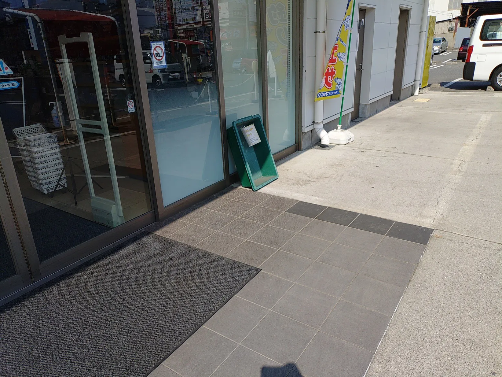 【フィッシングマックス南津守店】物販やプロモーションに最適な北側軒下のレンタルスペース