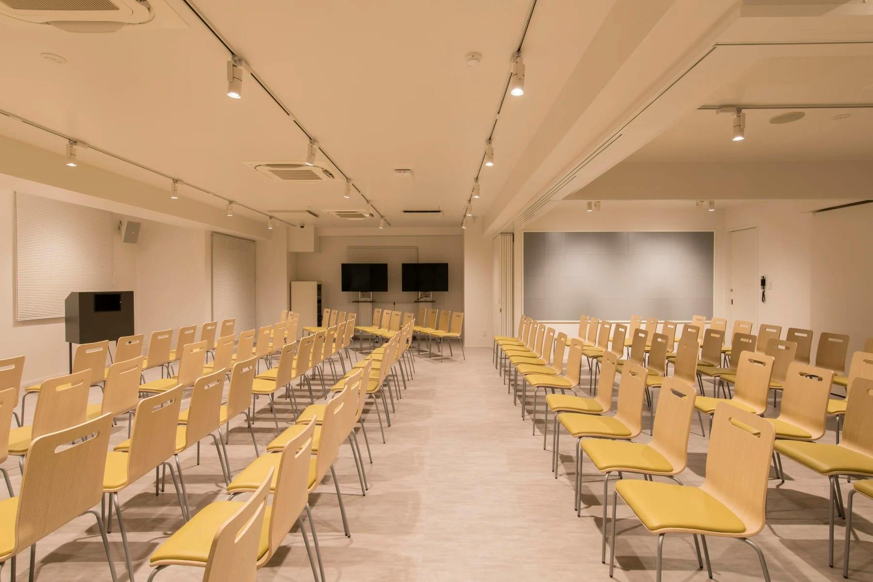 【新宿三丁目駅3分】大規模な商品発表イベントや研修・ワークショップに適した120㎡超のイベントスペース(最大100名収容可能)