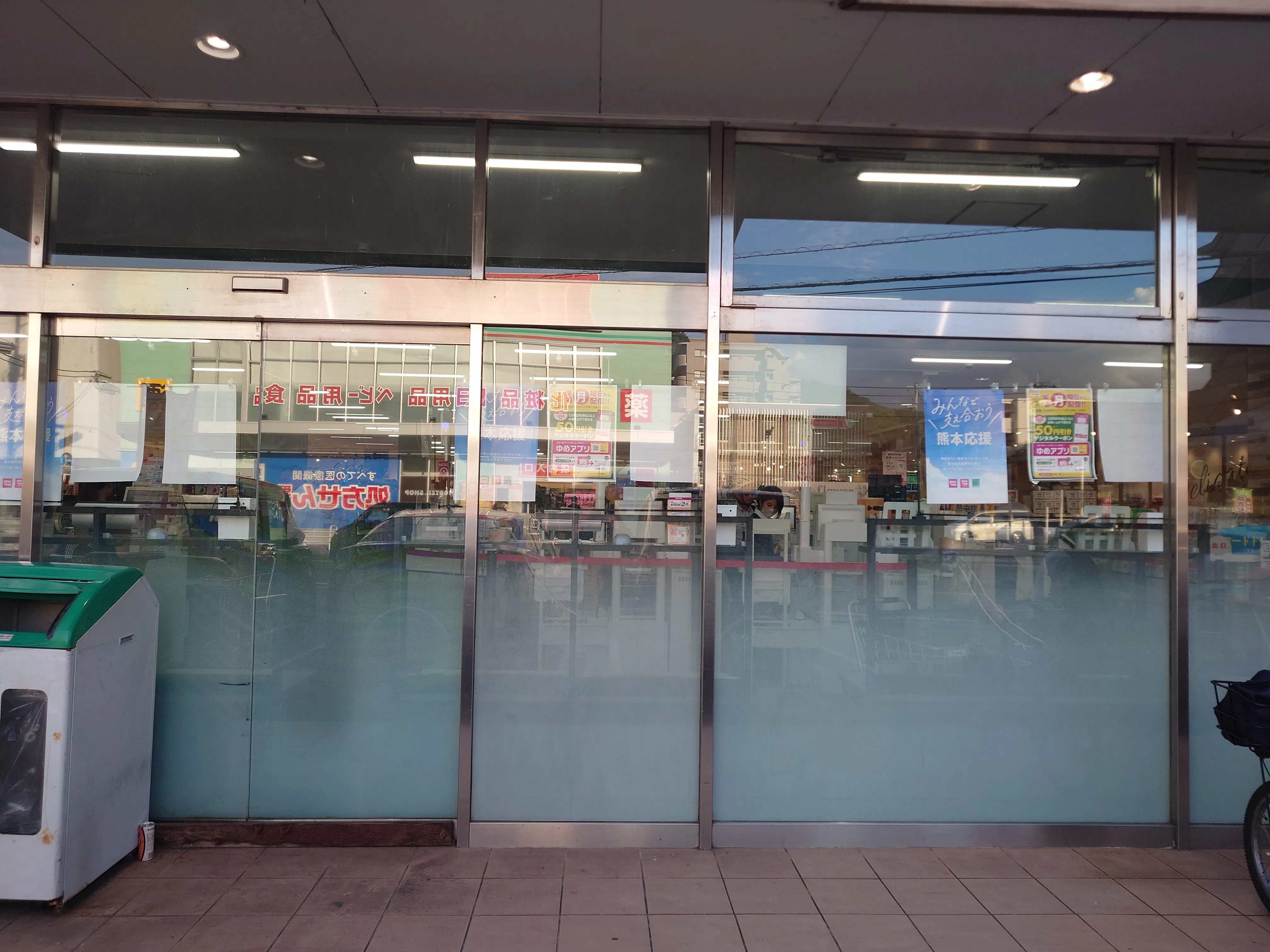 【ユアーズ戸坂店】物販やプロモーションに利用可能な軒下スペース