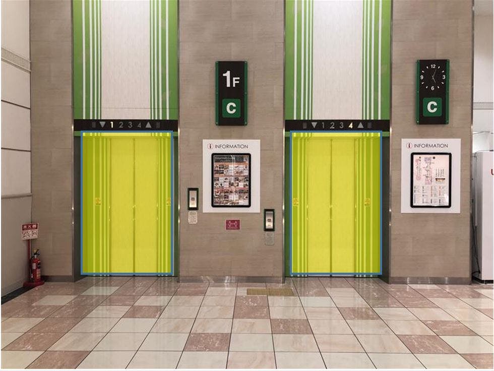 【イオンモールりんくう泉南】モール内広告 エレベーターの画像