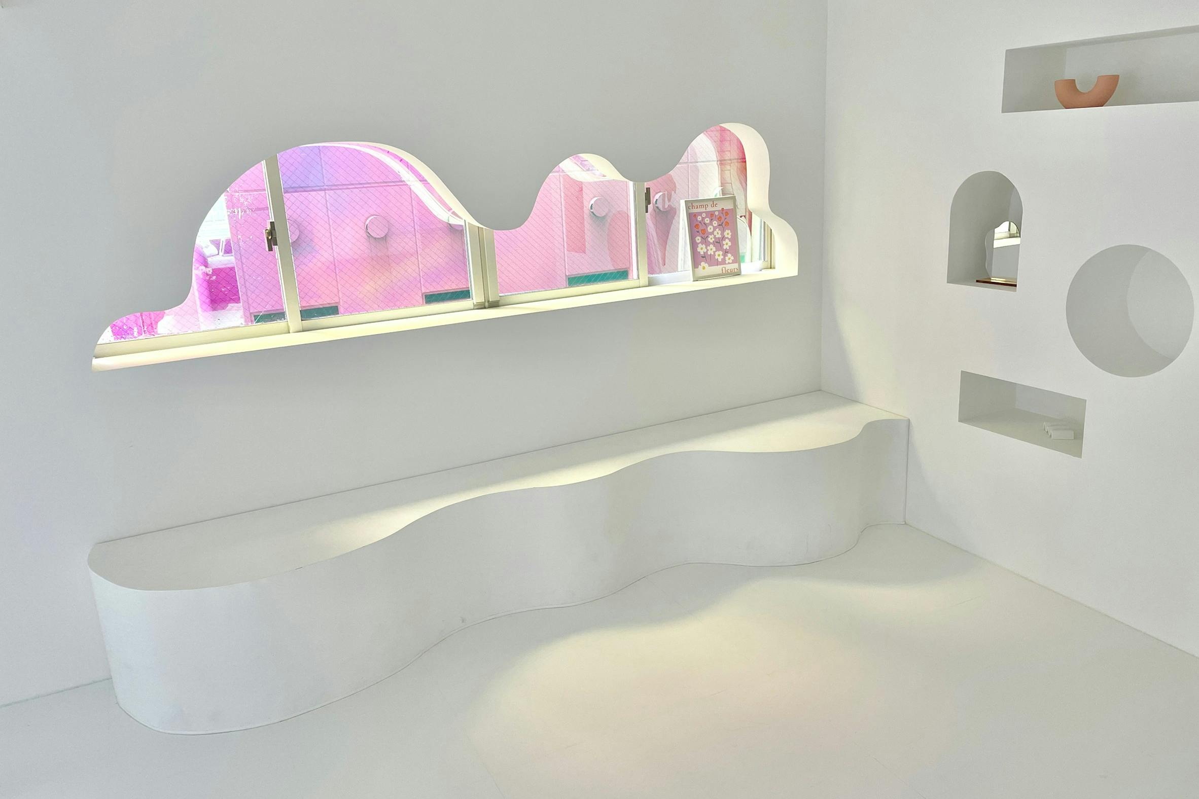 【堺筋本町駅2分】ロケや撮影会に最適なSNS映えする3種の内装を完備したコンセプトスタジオ