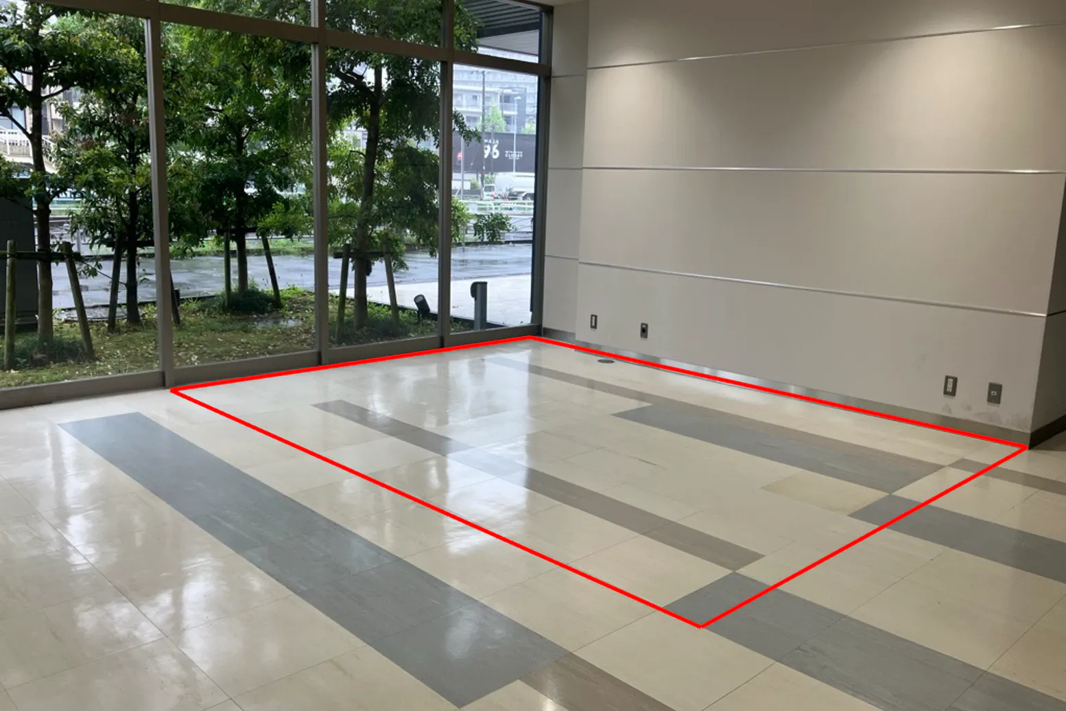 【マーケットスクエア川崎イースト】「1階催事場スペースB」 エスカレーター前&入口すぐ横で通行量の多い、物販・PRに最適なイベントスペース