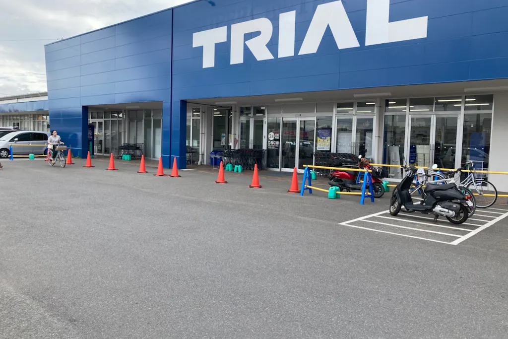 【スーパーセンタートライアル大村店】食物販(キッチンカー/テント)やPR活動の出店が可能な屋外イベントスペース