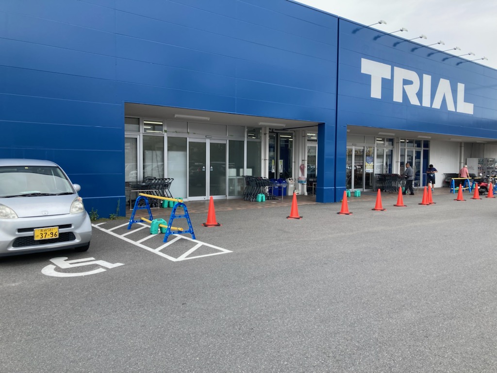 【スーパーセンタートライアル大村店】食物販（キッチンカー/テント）やPR活動の出店が可能な屋外イベントスペース