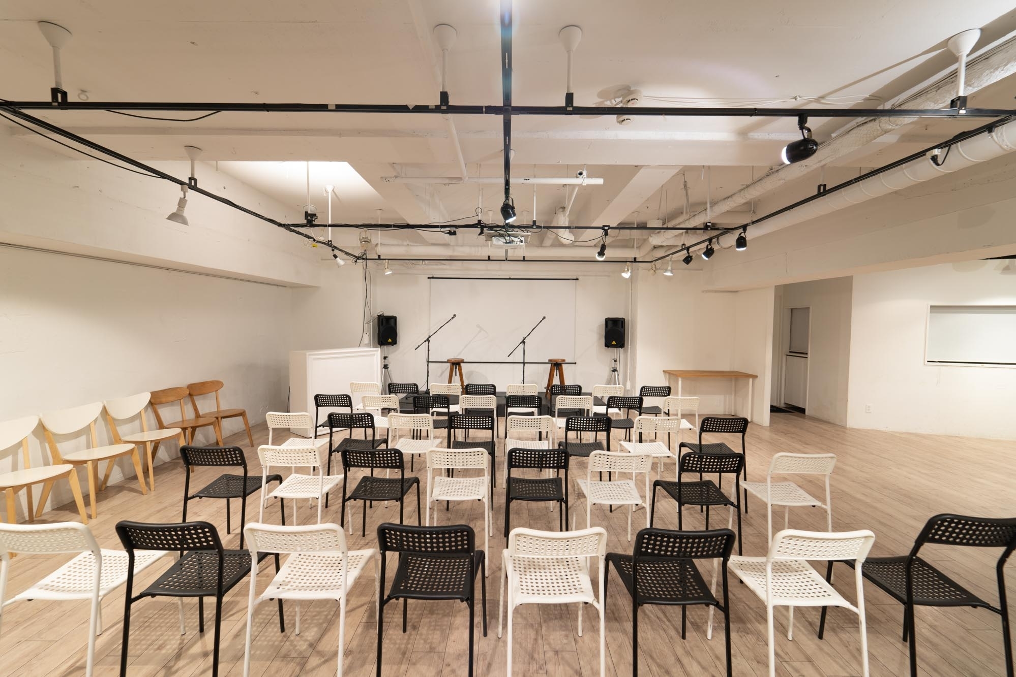 【代官山駅3分】展示会やイベントに最適な設備の整ったナチュラル系レンタルスペースの画像25