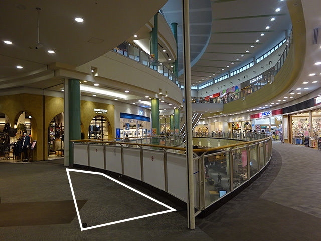 【イオンモール木曽川】ノースコート2階エスカレーター前