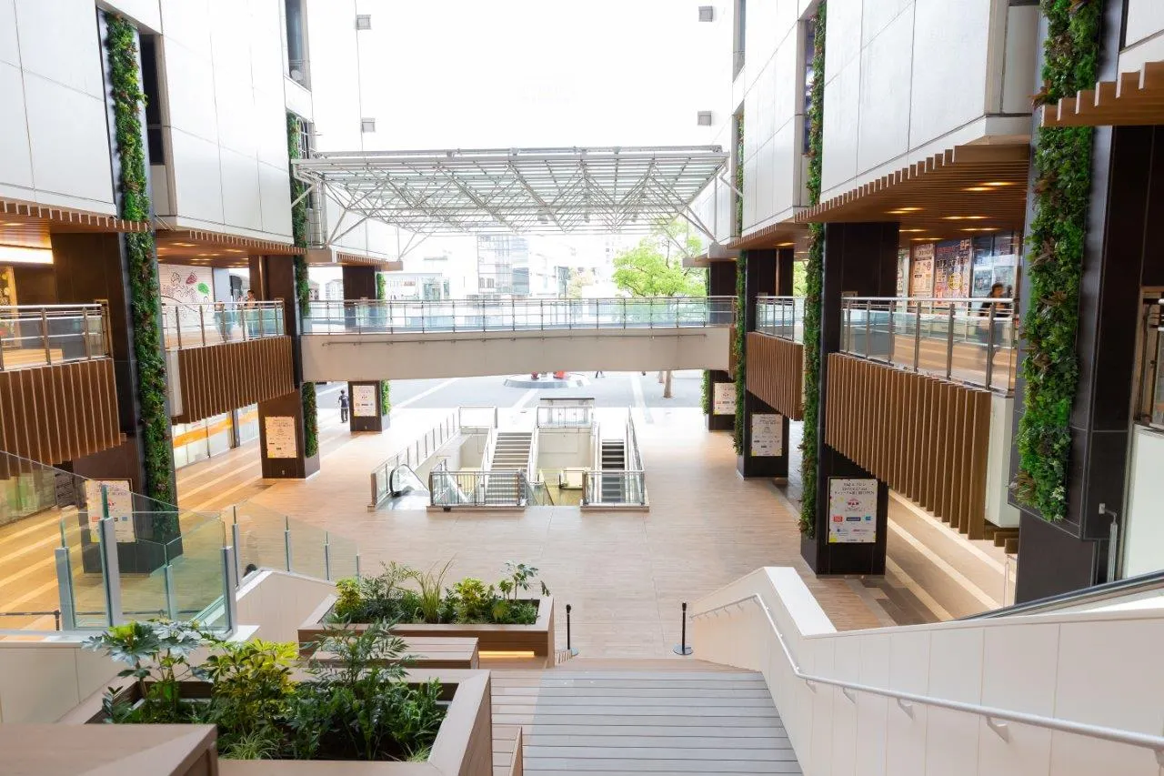 【川崎ルフロン】大型プロモーションに適した駅チカ商業施設1階にある吹き抜けが特徴的なイベントスペース