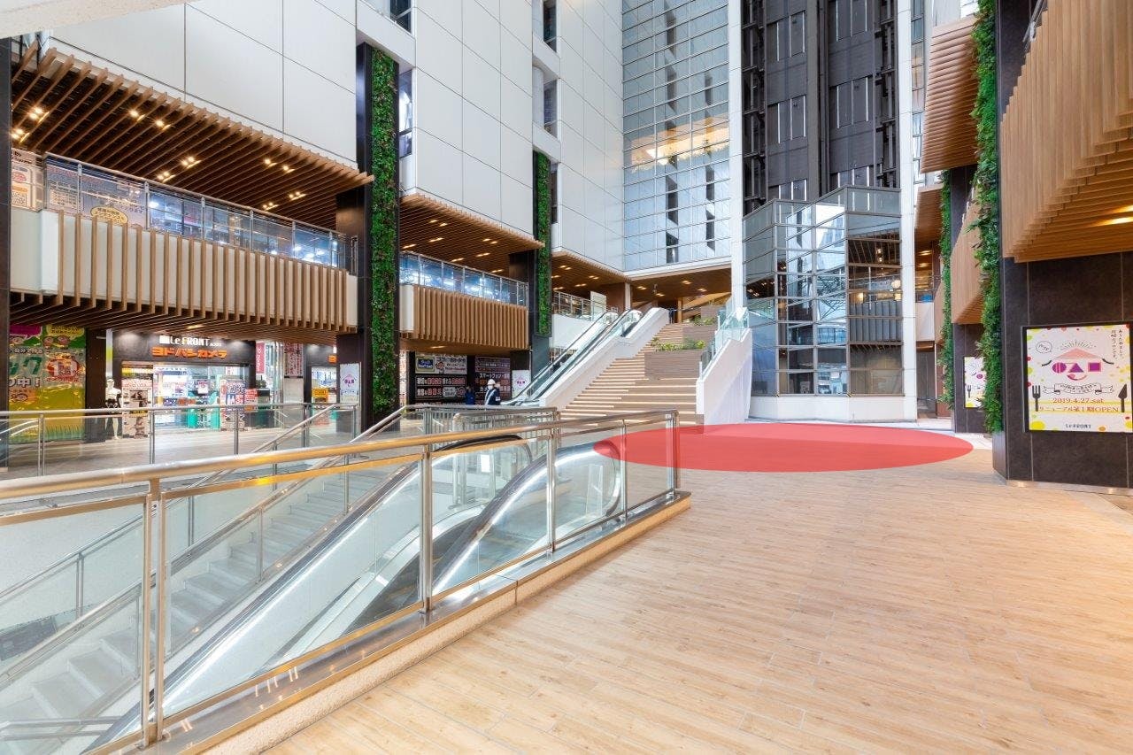 【川崎ルフロン】大型プロモーションに適した駅チカ商業施設1階にある吹き抜けが特徴的なイベントスペース