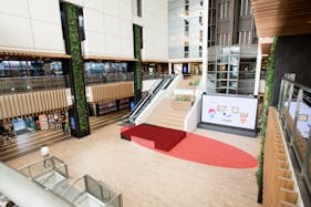 【川崎ルフロン】大型プロモーションに適した駅チカ商業施設1階にある吹き抜けが特徴的なイベントスペース