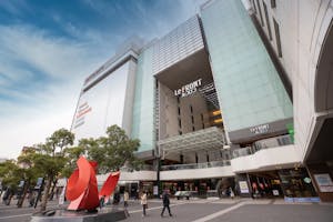 【川崎ルフロン】大型プロモーションに適した駅チカ商業施設1階にある吹き抜けが特徴的なイベントスペース