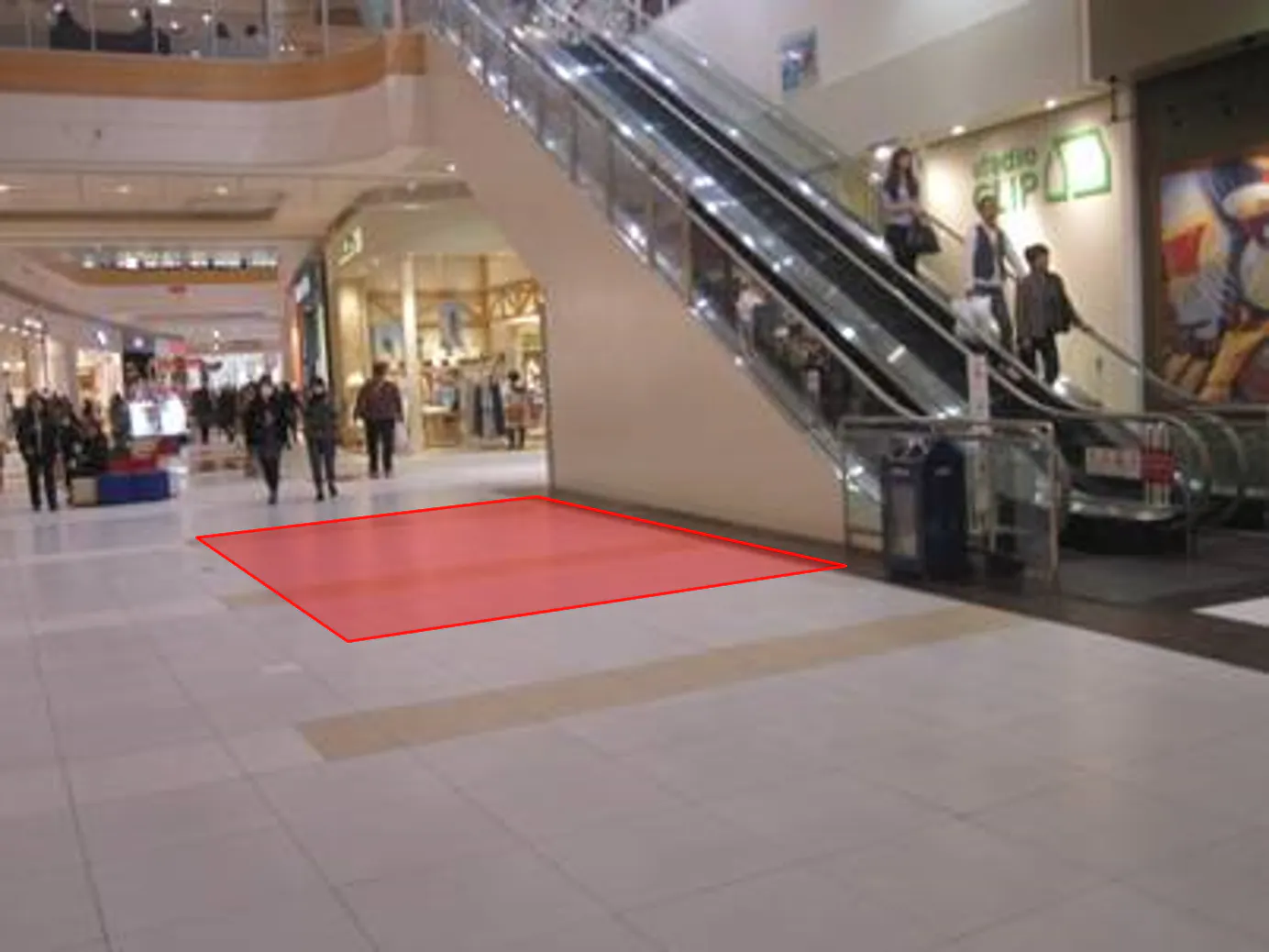 【イオンモール浦和美園】各種プロモーションや物販のポップアップストアに最適なスターバックスコーヒー前のイベントスペース