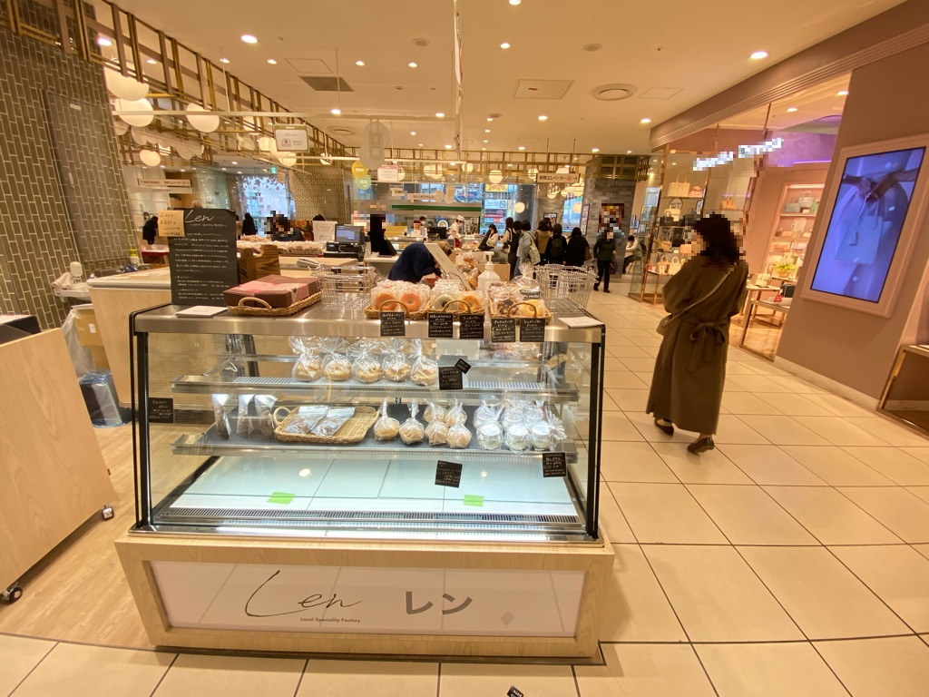 【北千住マルイ】2階 カレンダリウムF13【食物販・物産展】店内入って正面、什器完備の好立地スペース