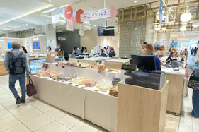 【北千住マルイ】2階 カレンダリウムF13【食物販・物産展】店内入って正面、什器完備の好立地スペース