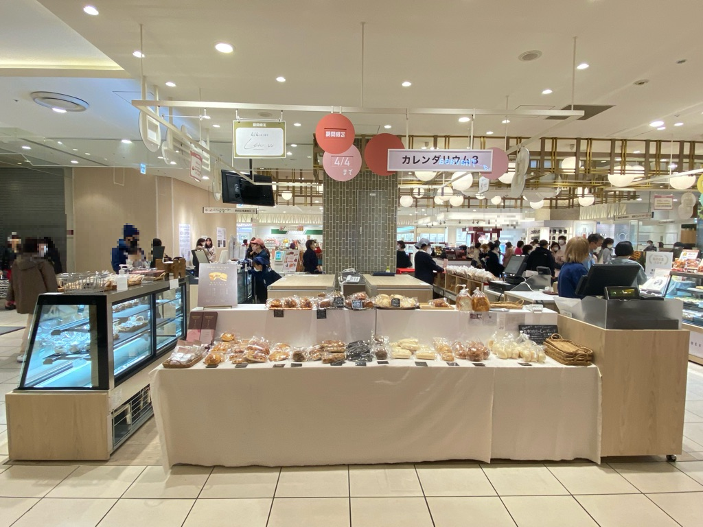 【北千住マルイ】2階 カレンダリウムF13【食物販・物産展】店内入って正面、什器完備の好立地スペース