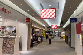 【あまがさきキューズモール】あまがさきキューズモール【メディア】「⑤天吊りバナー」