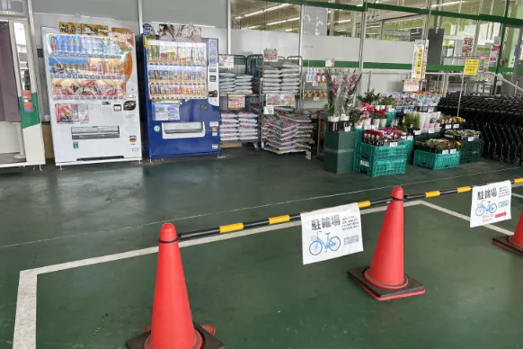 【Ichigokan+PLUS菰野】自転車置き場付近(軒下) 販促プロモーションに最適な屋外催事イベントスペース