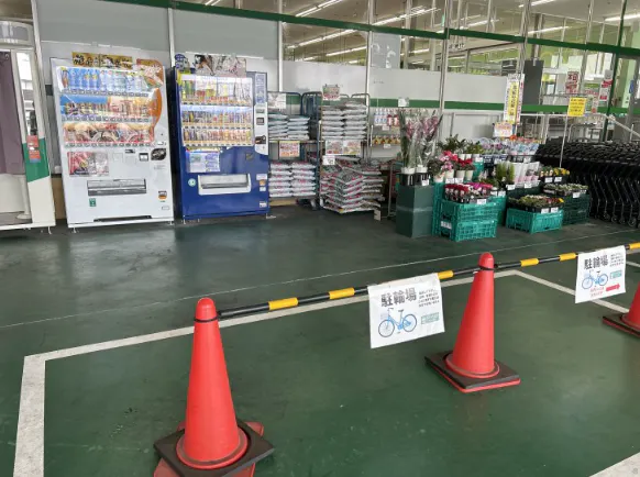 【Ichigokan+PLUS菰野】自転車置き場付近(軒下) 販促プロモーションに最適な屋外催事イベントスペース