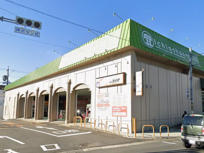 【Ichigokan＋PLUS菰野】自転車置き場付近(軒下)　販促プロモーションに最適な屋外催事イベントスペース