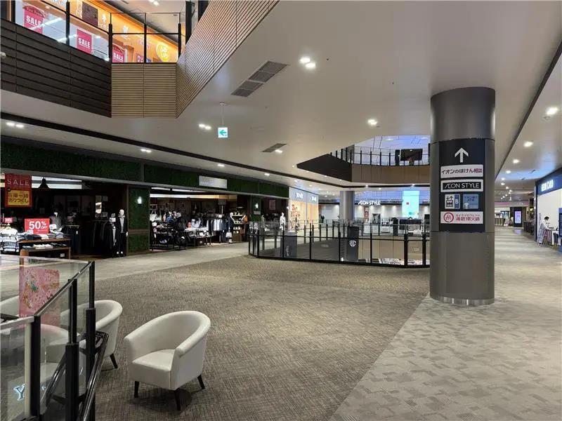 【イオンモール幕張新都心】とみや前