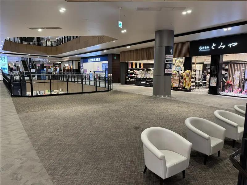 【イオンモール幕張新都心】とみや前