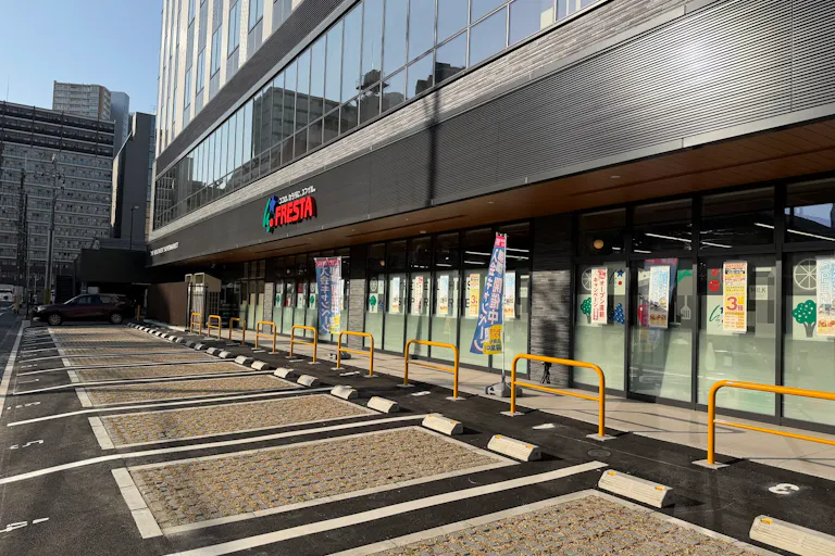 【フレスタ国泰寺店】キッチンカーに利用可能な駐車場スペースの画像2