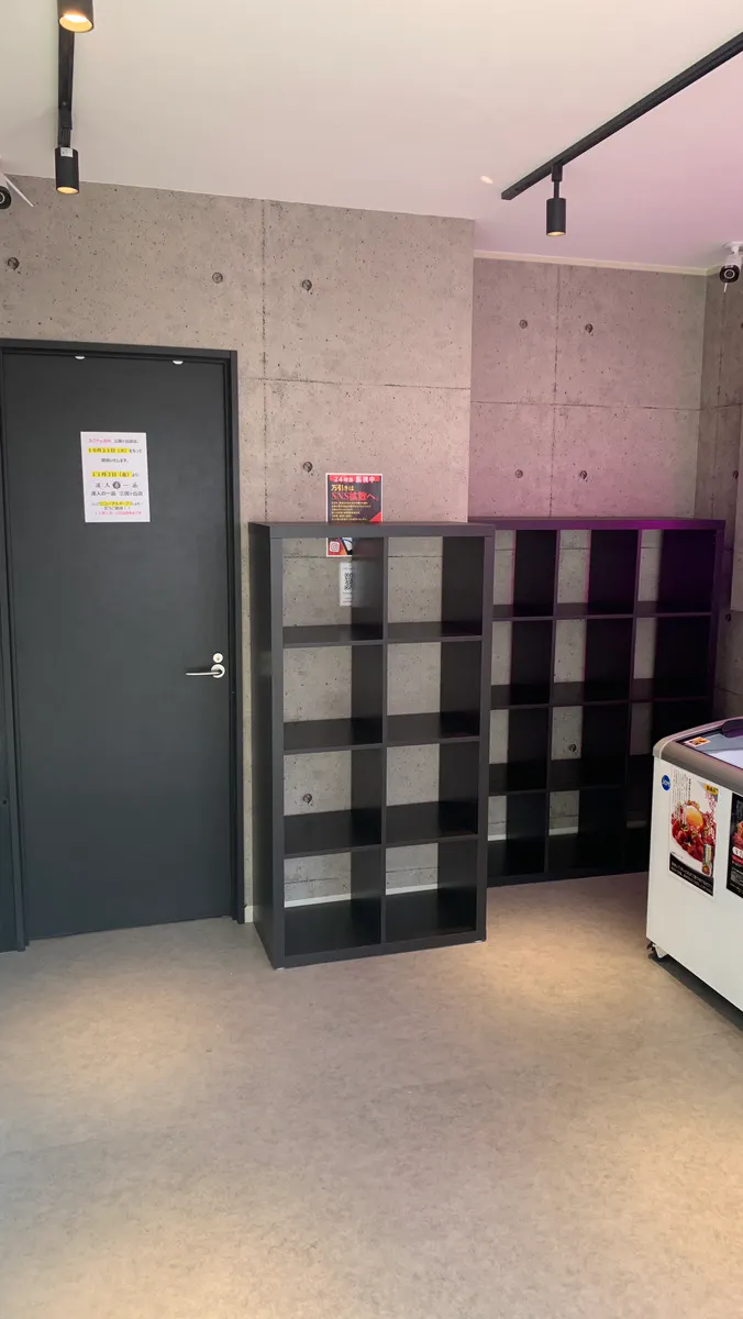 【三国ヶ丘エリア】ポップアップや商品PR等に最適な堺市けやき通りにある無人販売所店舗内にある什器付きのレンタルスペース