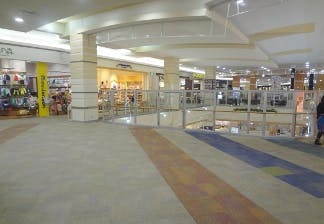 【イオンモール盛岡南/3FブリッジC】各種プロモーションイベントや物販イベントに最適な施設3階の吹き抜け付近にあるイベントスペース