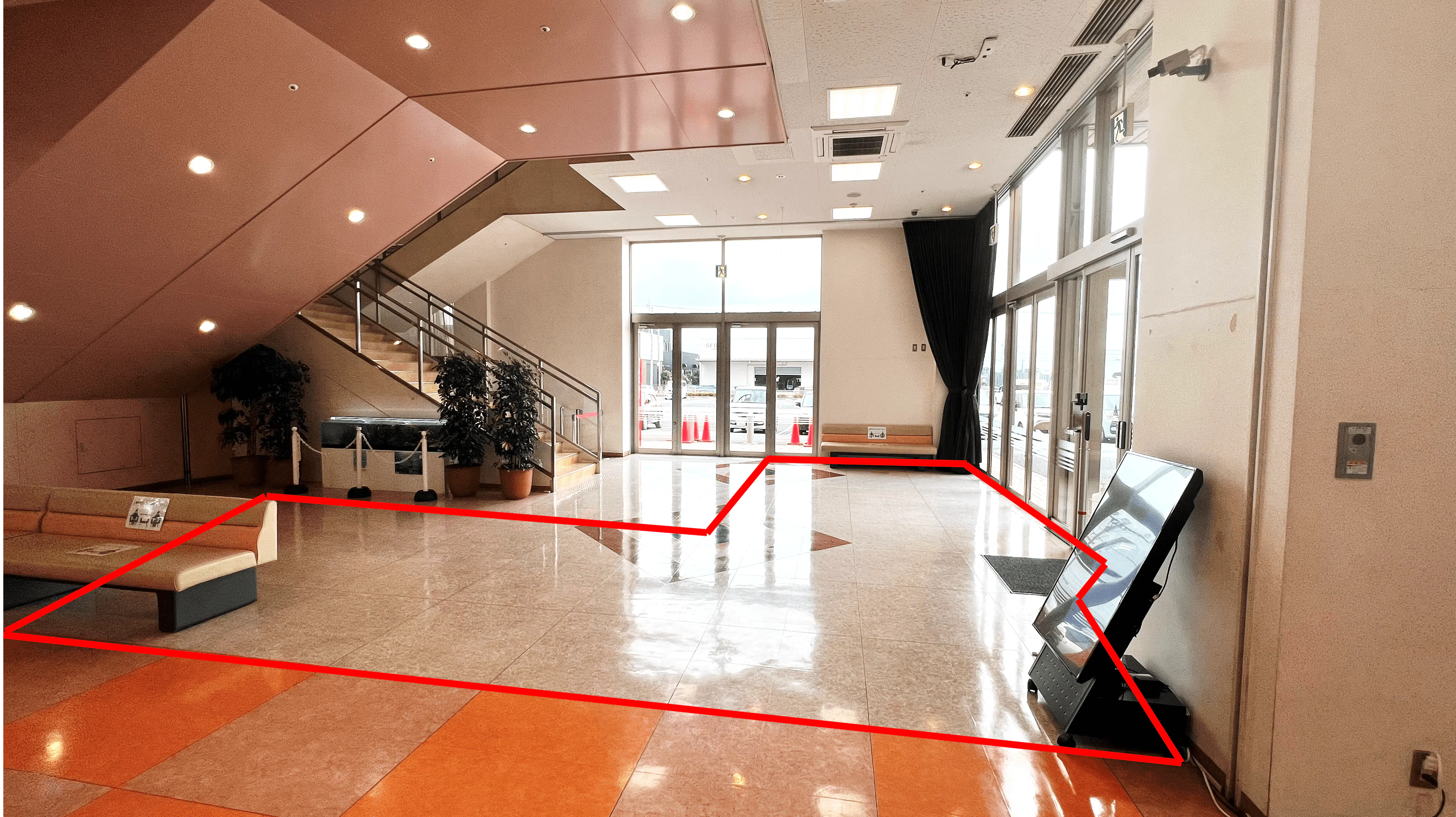 【ヘイワールド!!/イベント広場】物販や食物販、プロモーションイベントに最適に適した地域密着型の商業施設1階ユニクロ横にあるイベントスペース