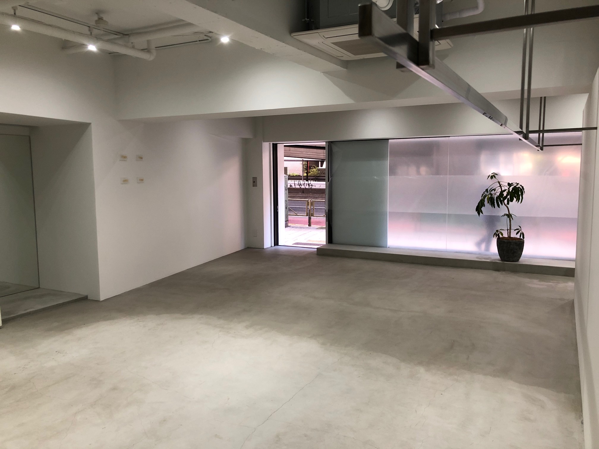 スポット照明ございます。