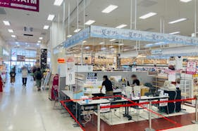 【イオン仙台幸町店】物販や食物販、各種プロモーションイベントに最適な施設1階中央エスカレーター付近にあるイベントスペース