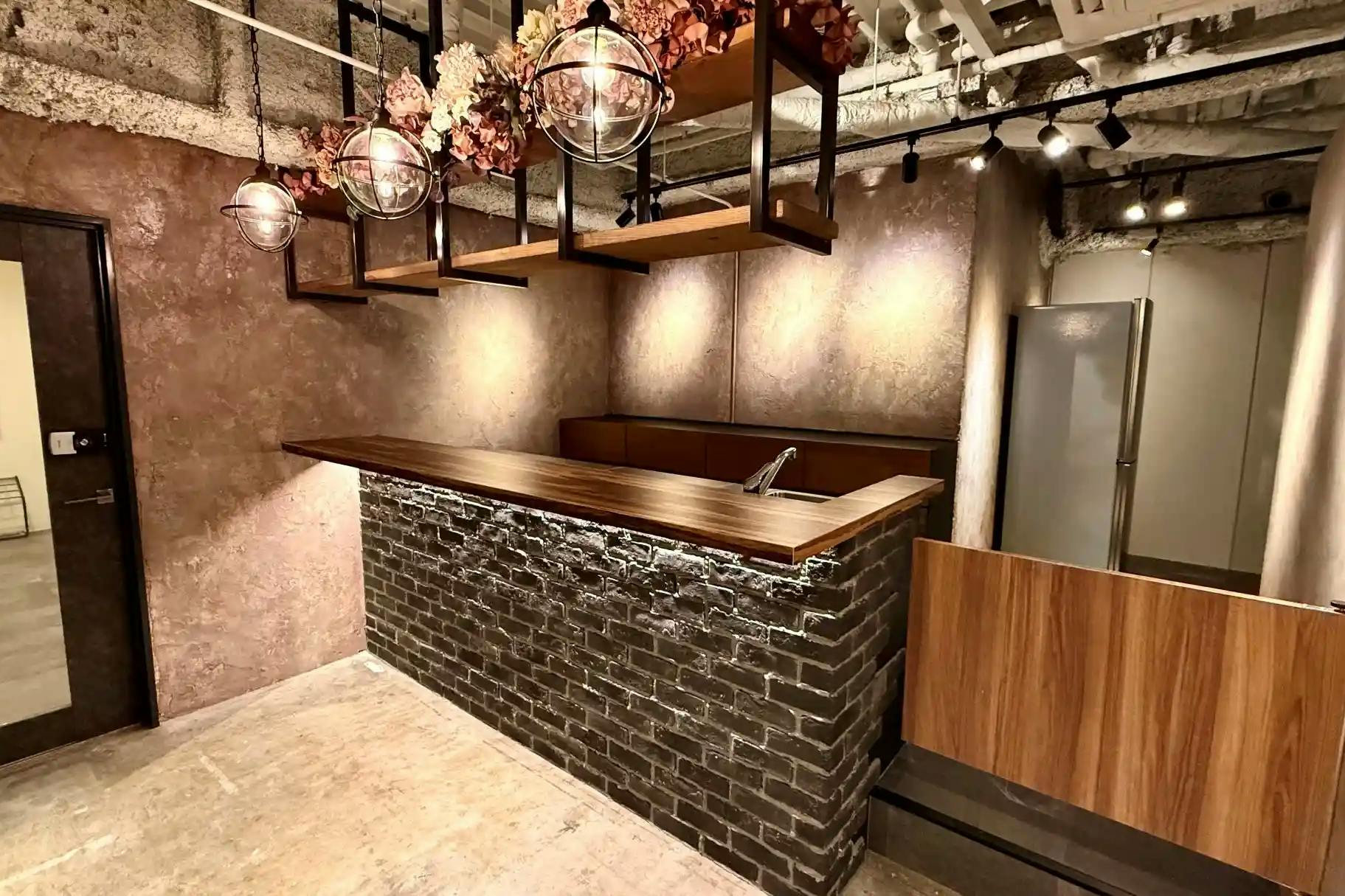 【秋葉原駅2分】展示会やオフサイドミーティングなどに最適なシンプルな内装で好立地な場所にあるレンタルスペース